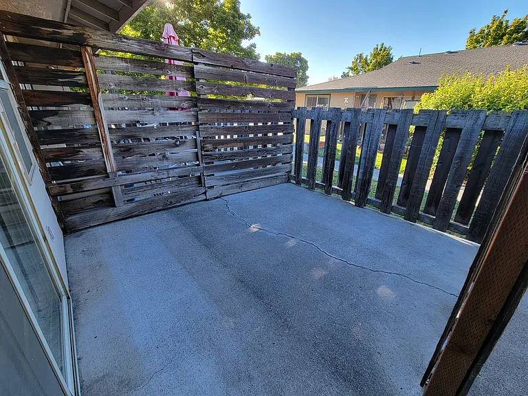 Kingswood Apartments — Photo 13