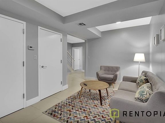 4th image of 211 S 1st St #1I
