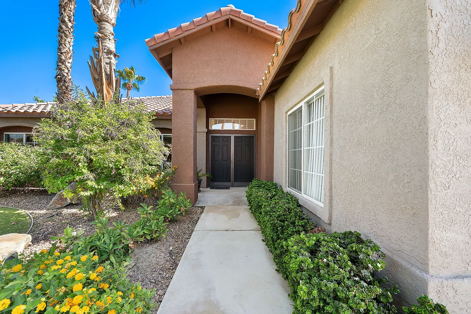 3 bed, 2200 sqft, $3,200 — Photo 4