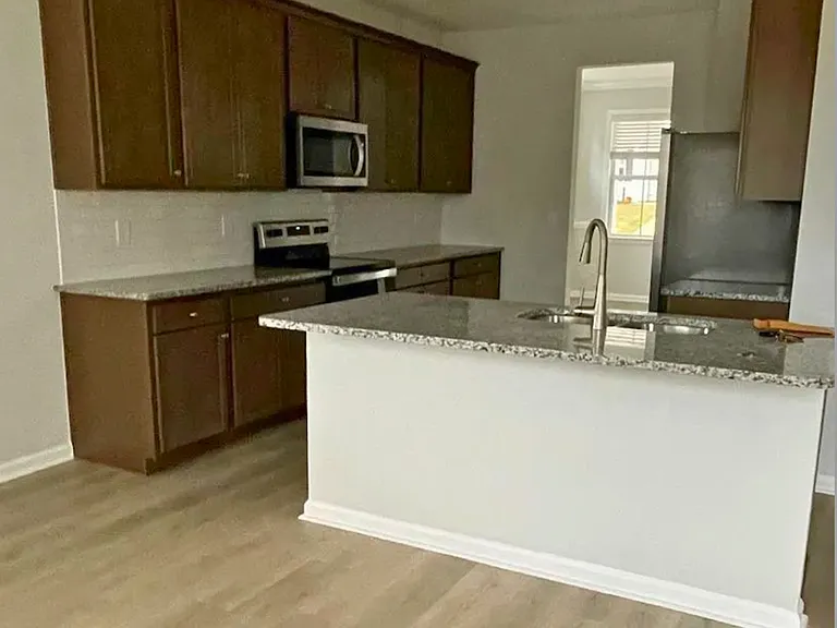 547 Backacre Ct — Photo 8