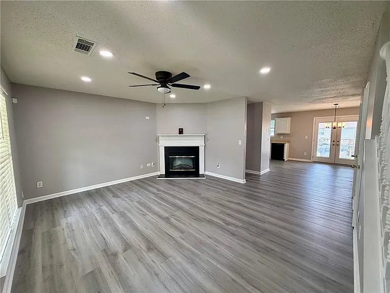 3354 Waggoner Ln — Photo 3
