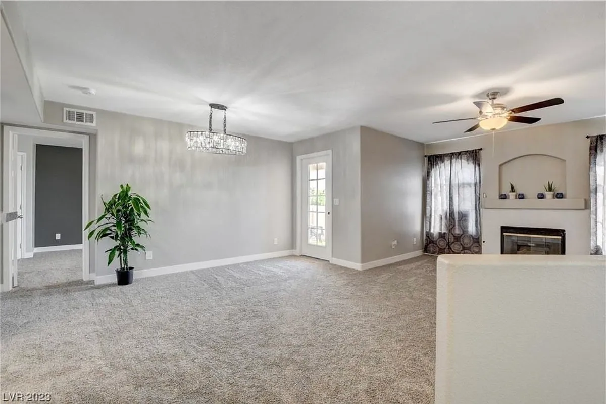 Building Photo - 4555 E Sahara Ave #269