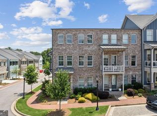 370 Maplewood Dr, Roswell, GA 30075