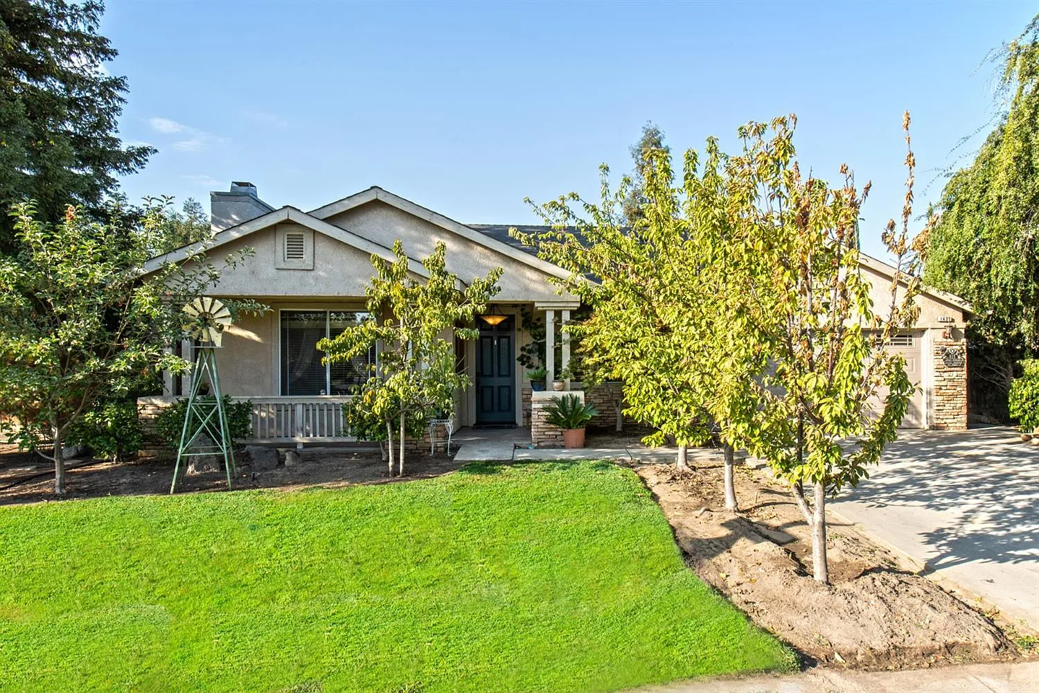1437 Avenue E photo 1