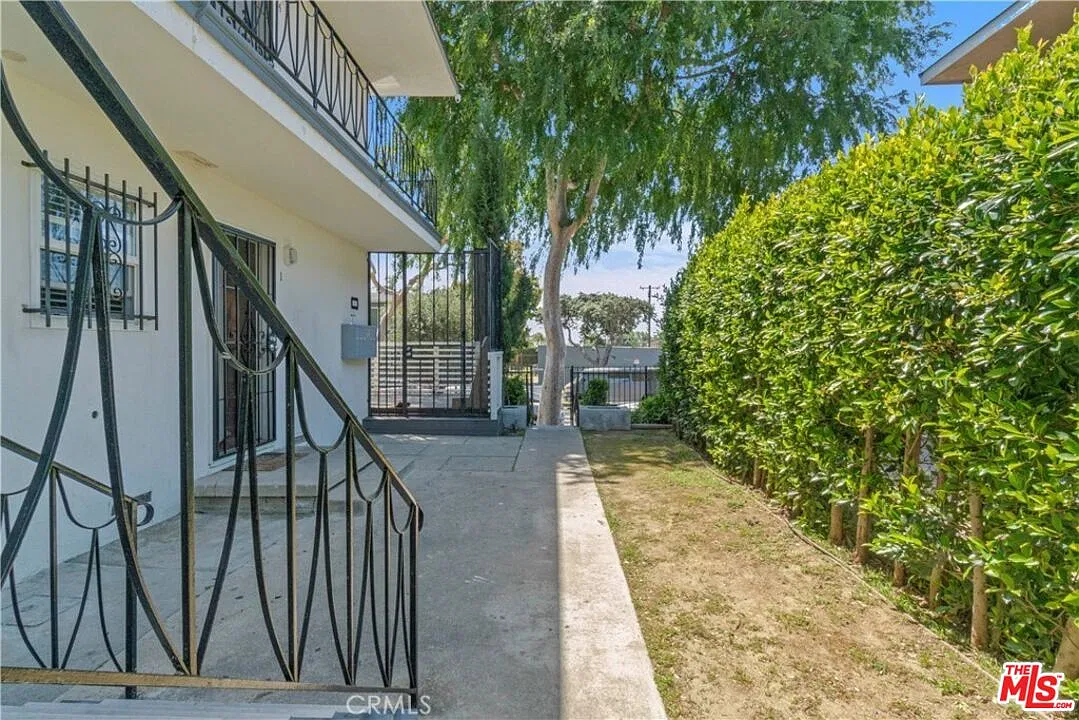 3 bed, 1.0 bath, 750 sqft, $2,495 — Photo 2