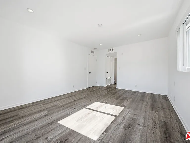 1037 N Vista St #206 — Photo 14