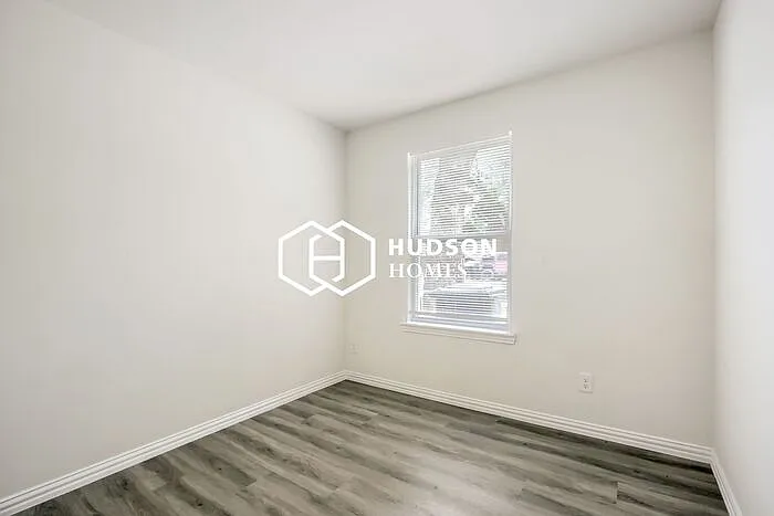 1716 N Ross Ave — Photo 9