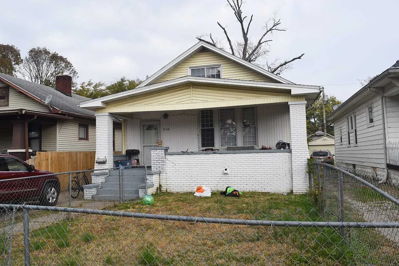 830 Jackson Ave photo 1