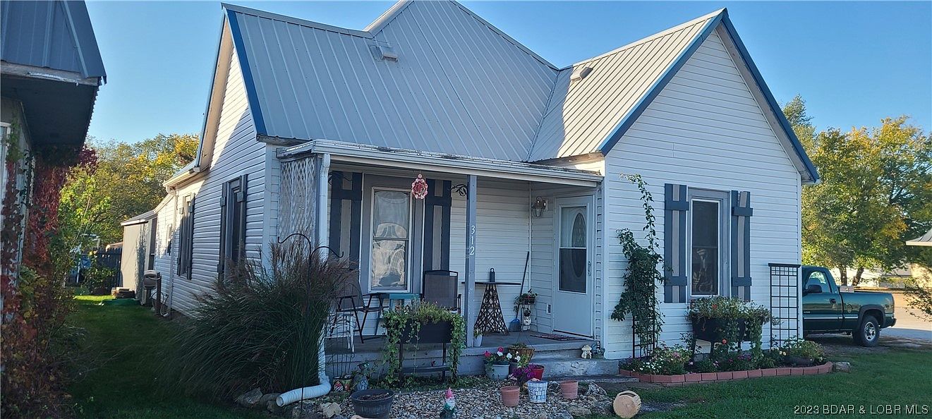 312 Newton St W, Versailles, MO 65084 | MLS #3559187 | Zillow