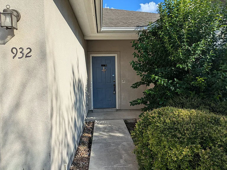 932 Misty Acres Dr — Photo 3