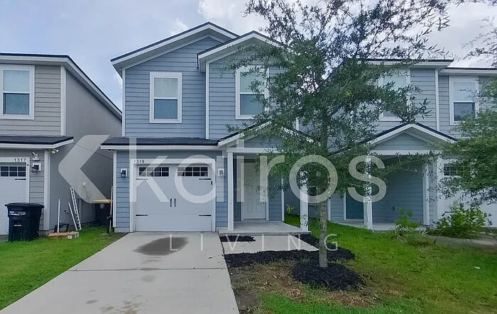 1319 Mull St — Photo 1