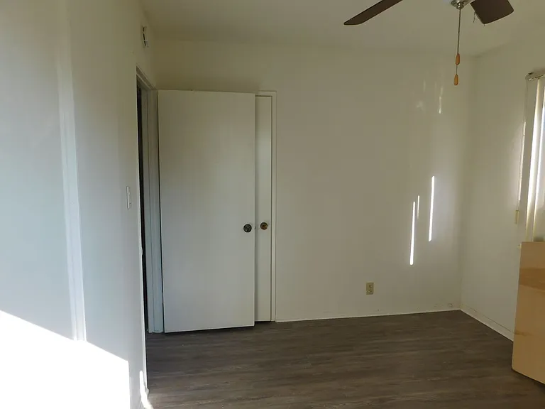 417 E Elmwood Ave — Photo 4