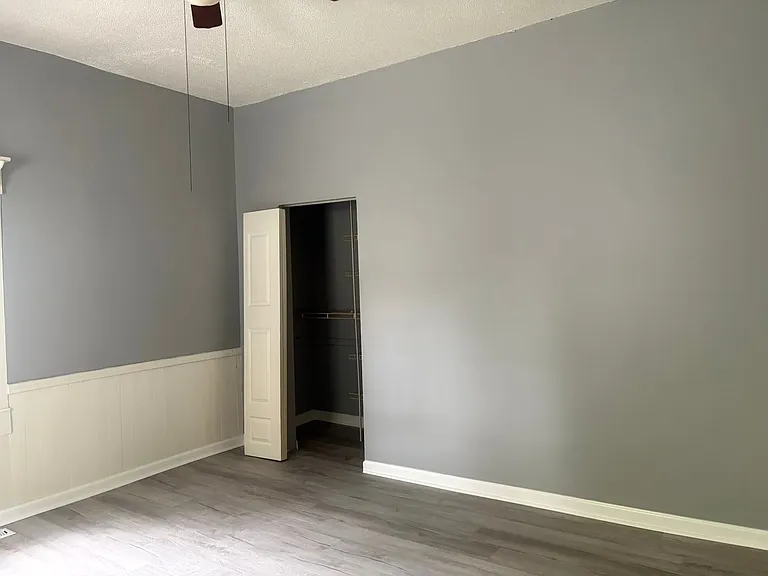 211 E Edinborough Ave — Photo 5