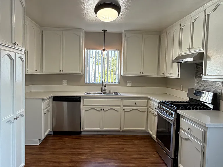 5848 Comstock Ave #4 — Photo 2