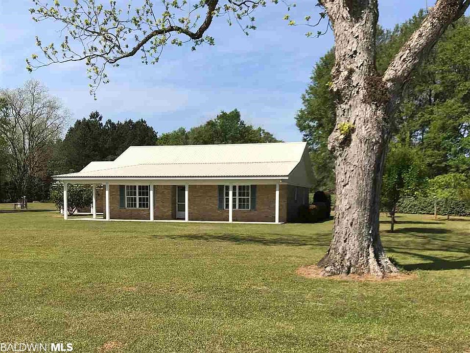Home with apartment on 1.9 acres