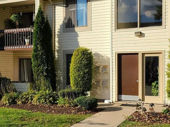 S6 Avon Dr #6, East Windsor, NJ 08520