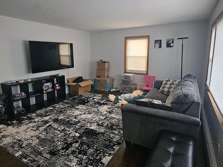 23 Sanford St — Photo 2