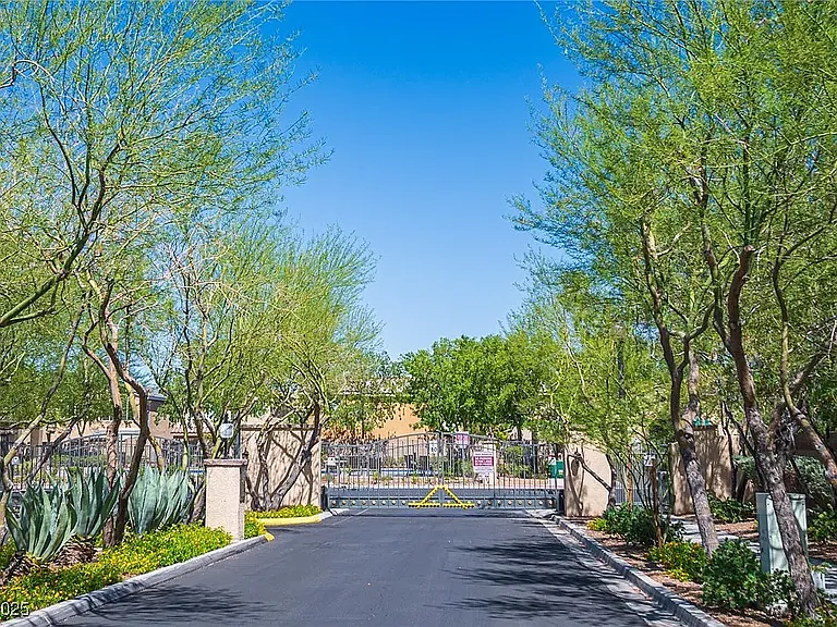 8368 Creek Canyon Ave — Photo 33