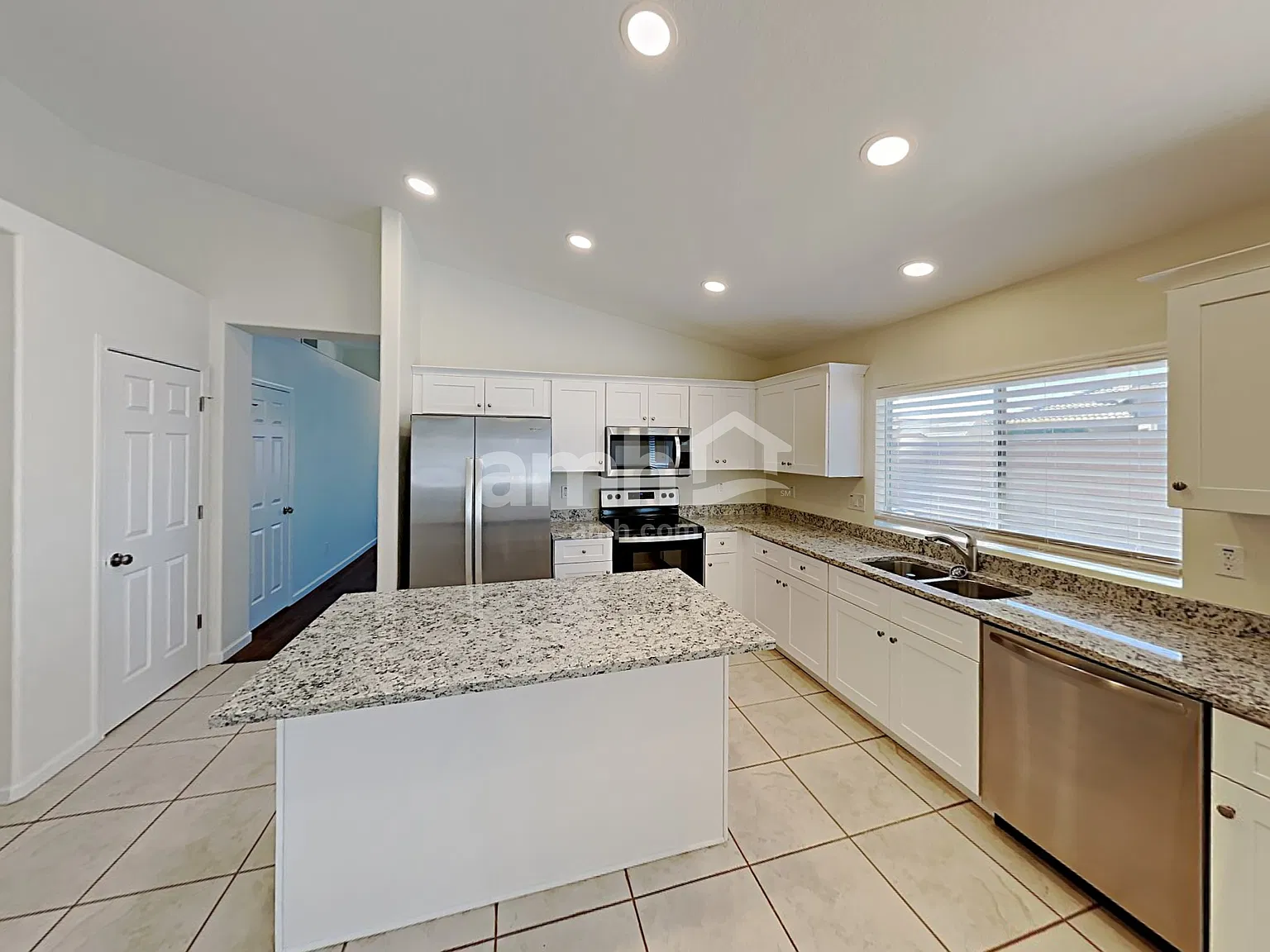 3 bed, 2.0 bath, 1691 sqft, $2,340 — Photo 4