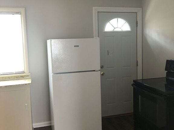 4th image of 627 N 41st St #2