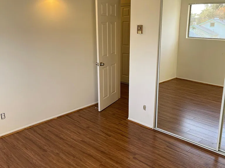 521 N Hill Ave #10 — Photo 11