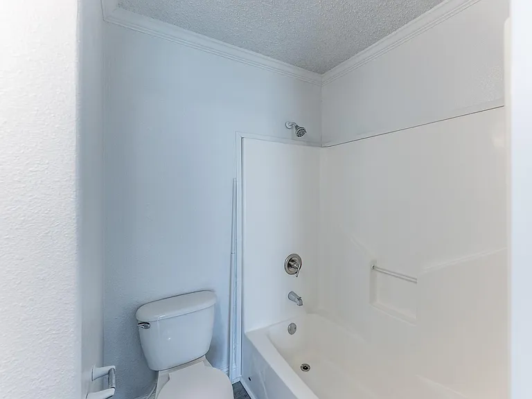 114 Varsity Dr — Photo 13