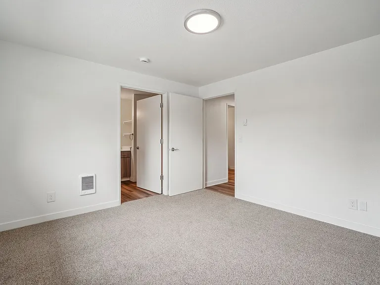 The Arch - Apartments & Townhomes — Photo 31
