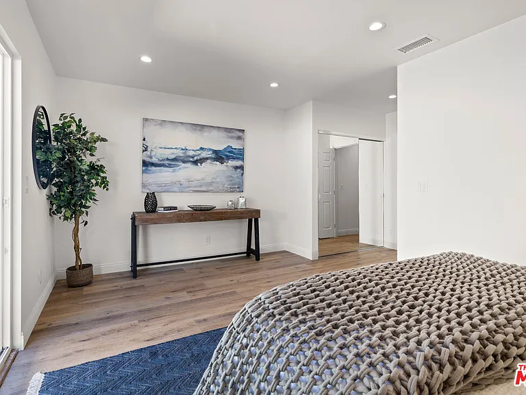 5928 Tobias Ave — Photo 11