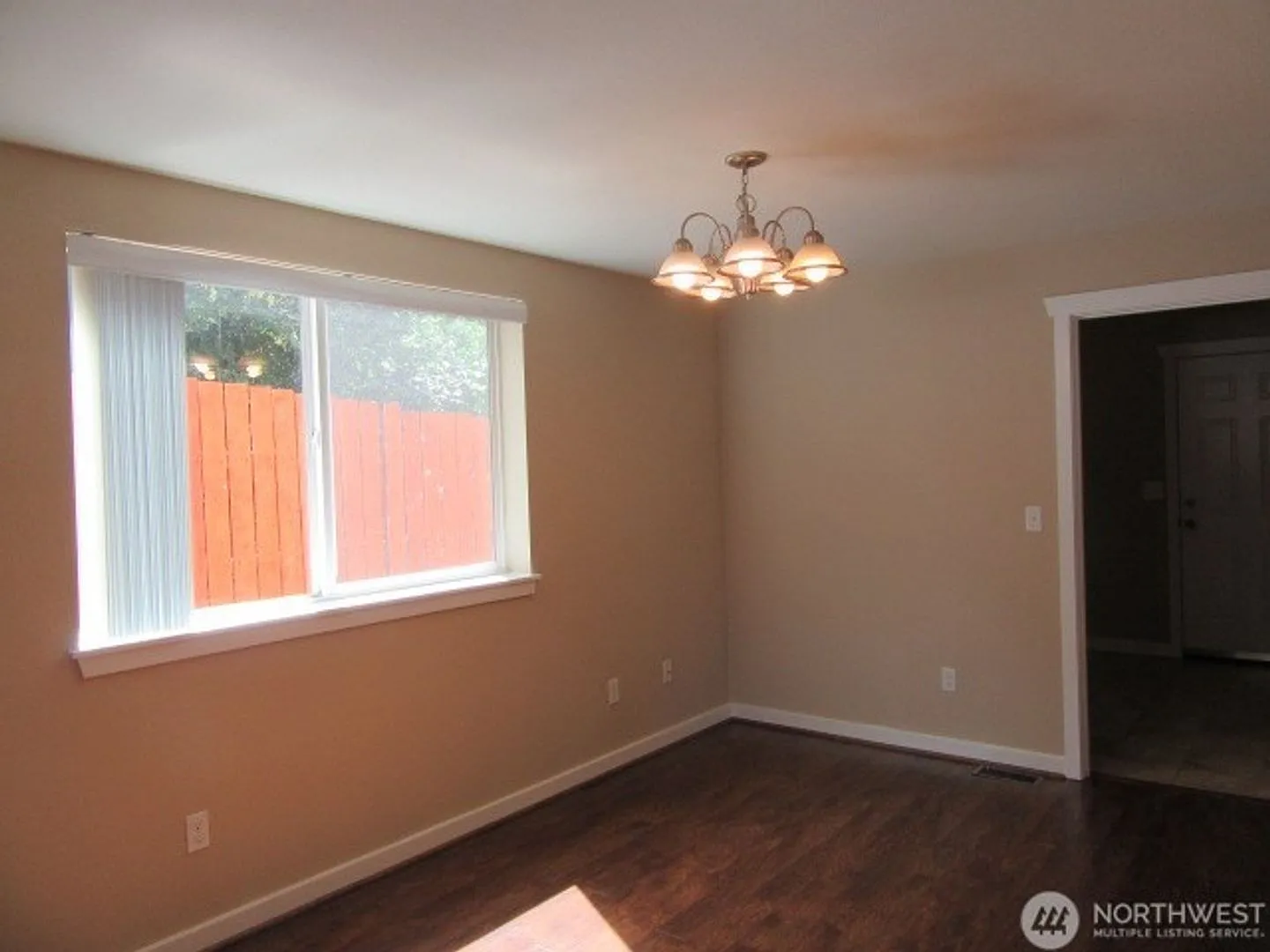 3bd/2ba Renton Home — Photo 4