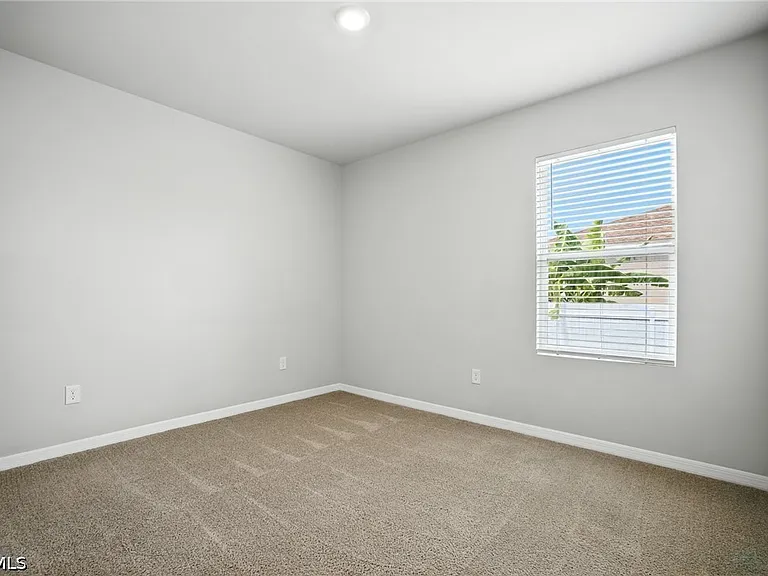 2465 NW 9th St — Photo 11