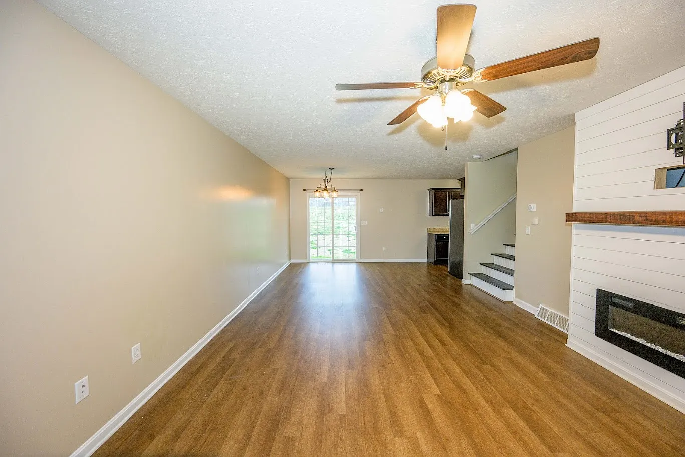 4 bed, 2.5 bath, 1686 sqft, $2,250 — Photo 2