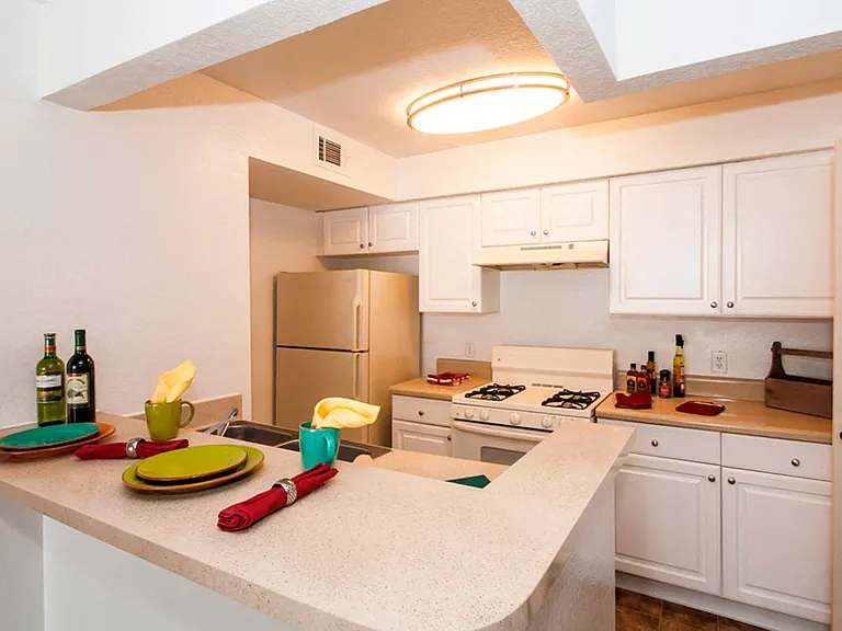 Cricket Club Apartments — Photo 4