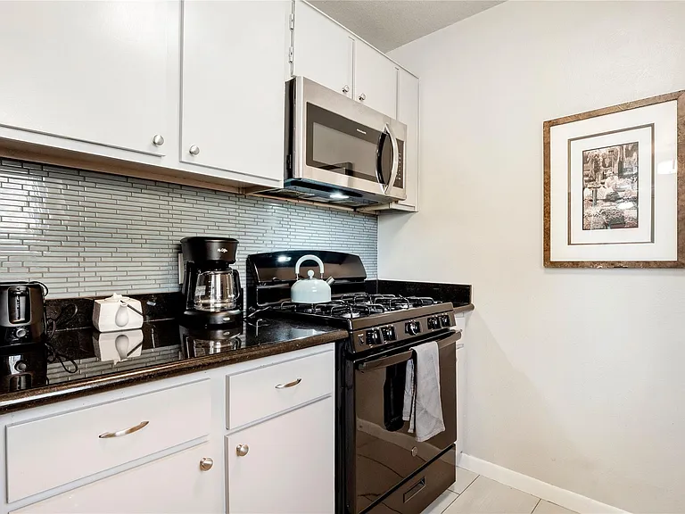 7203 Barnsdale Way — Photo 10