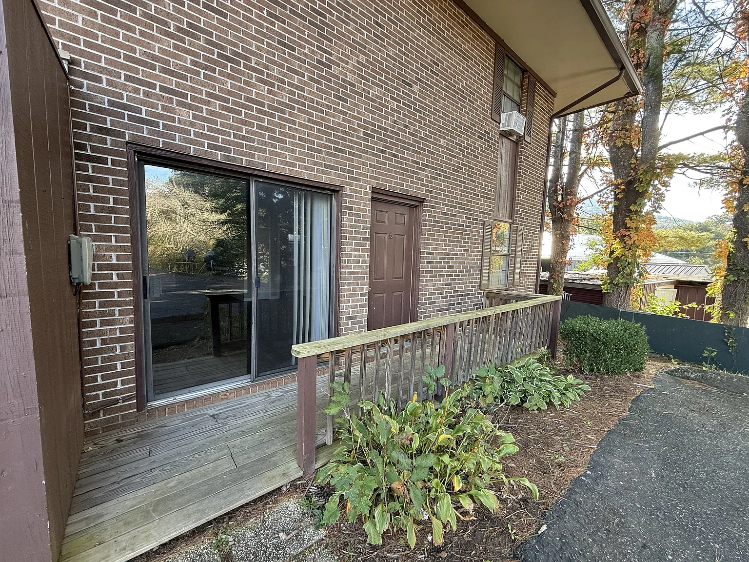 102 McConnell St — Photo 1