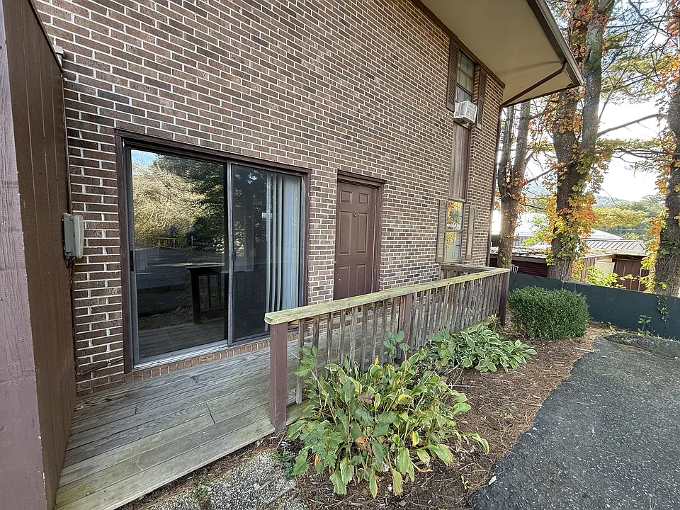 102 McConnell St