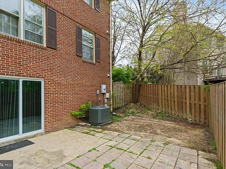 8251 Clifton Farm Ct — Photo 40