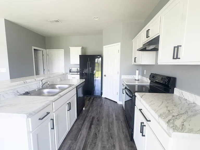 234 Highland View Dr — Photo 2