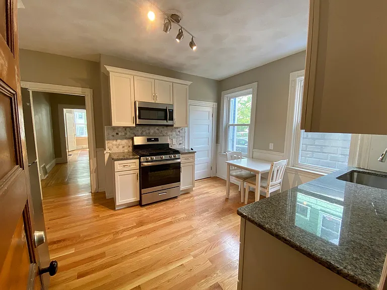 10 E George St #1 — Photo 9