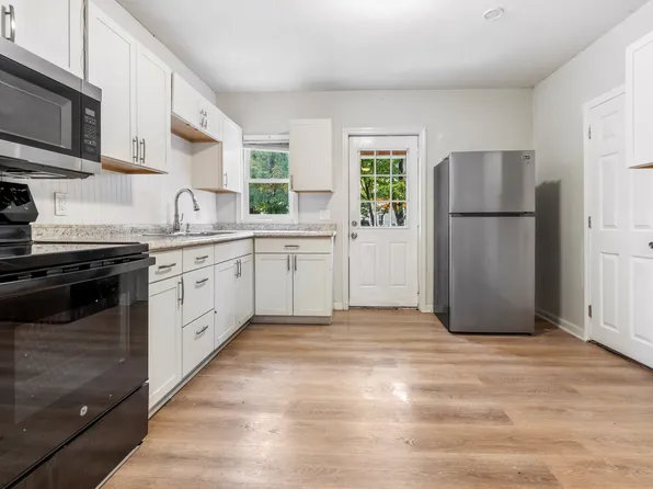 14-24 C St #18, Whitinsville, MA 01588