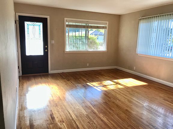 3rd image of 815 Lewis Ave