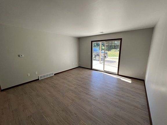 2nd image of 2072 Andrew St SE