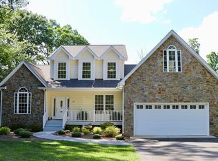 527 Winding Waters Dr, Moneta, VA 24121