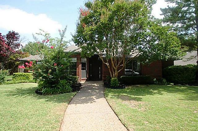 1st image of 909 Green Brook Dr