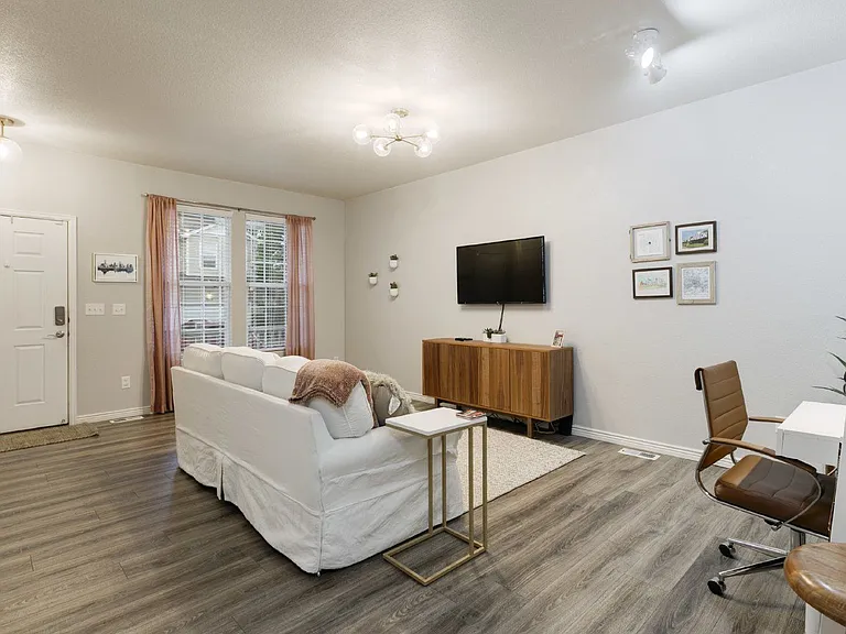 7860 Sandy Springs Point — Photo 10