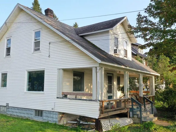27 Dudley St, Presque Isle, ME 04769