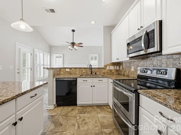 1804 Robinwood Village Dr — Photo 9