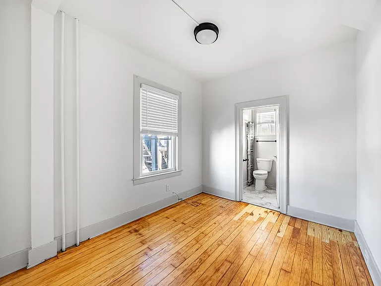 107 Caroline St — Photo 6
