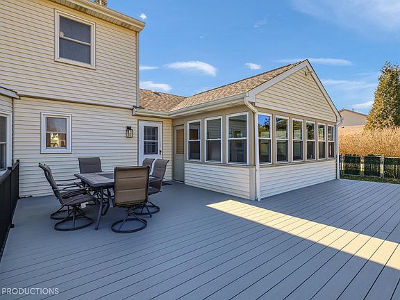 4th image of 1407 Meadowglen Dr