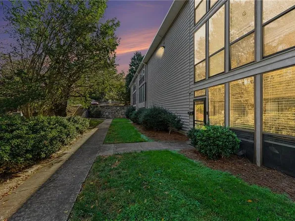 2904 Ramsgate Ct, Winston Salem, NC 27106