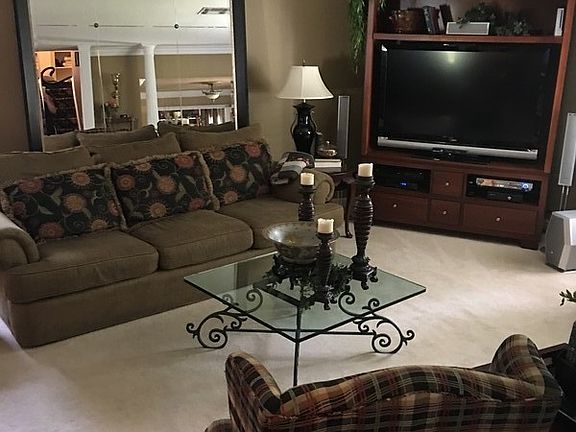 Living room : A great place to watch TV with the whole family
